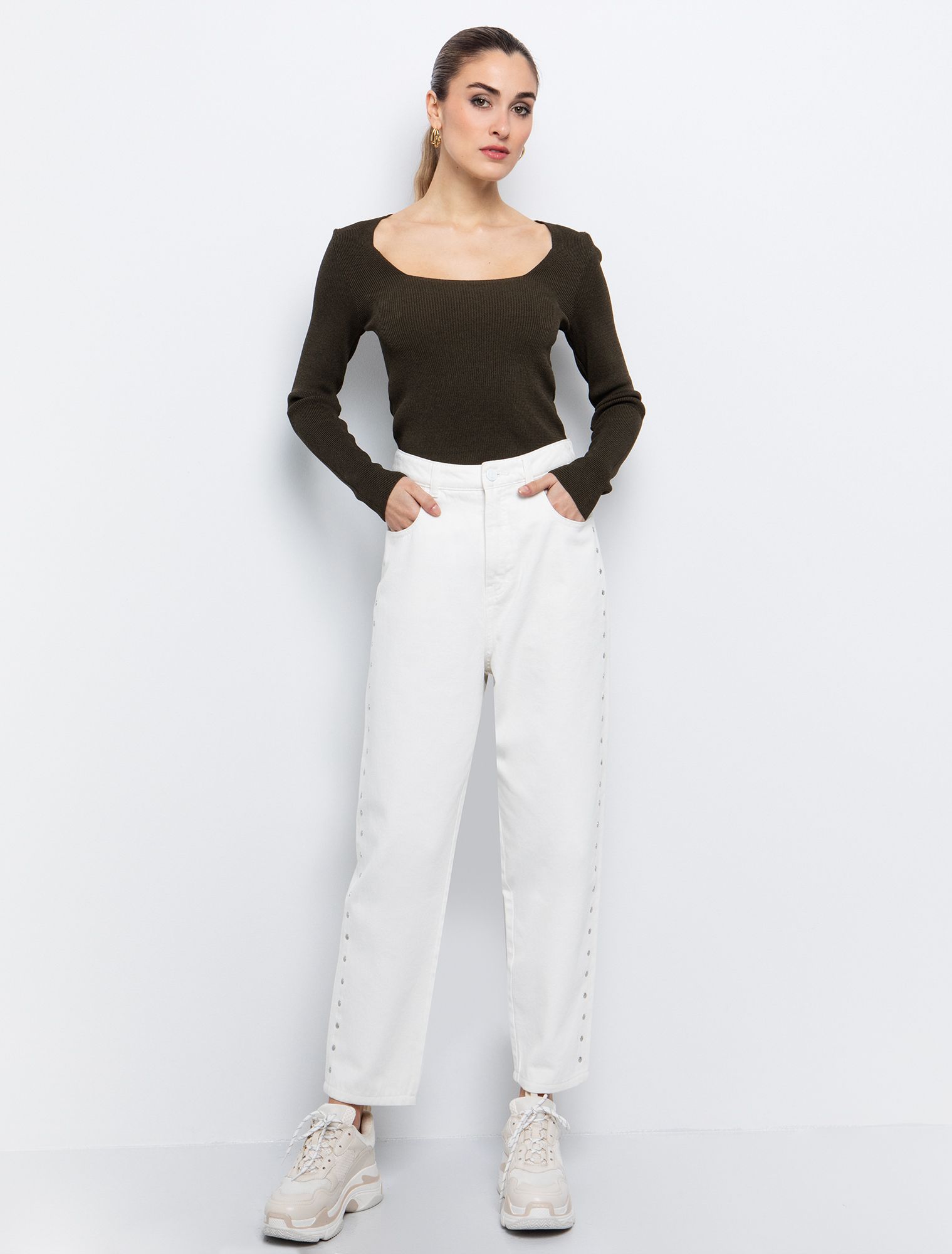 TOI MOI Mom fit jeans with studs